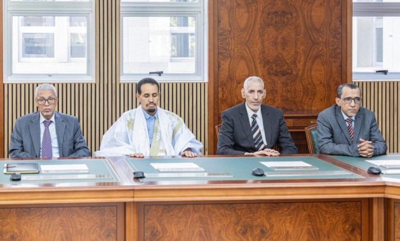 صورة لجنة الشفافية المالية تؤدي اليمين القانونية أمام رئيس الجمهورية